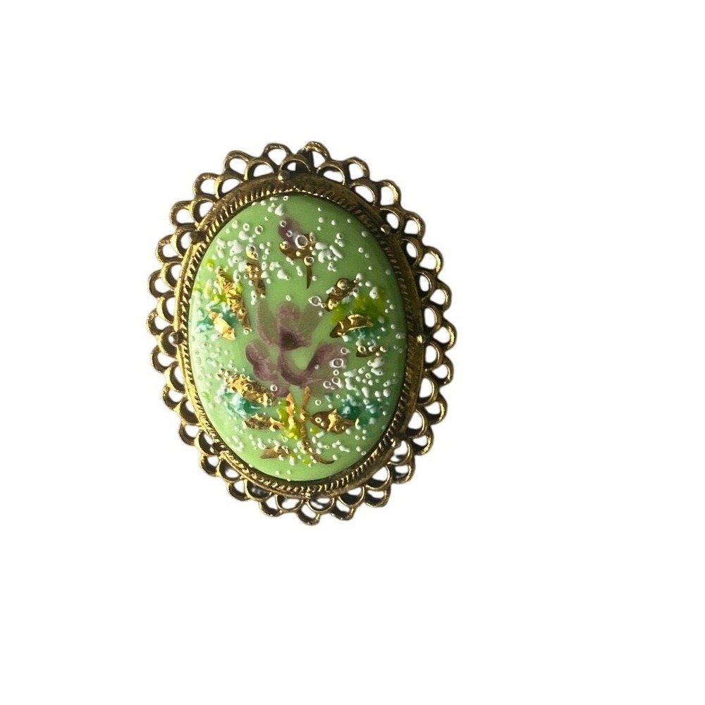Vintage‎ Green Floral Enamel Brooch Pin Gold Tone Scalloped Filigree Oval Cameo